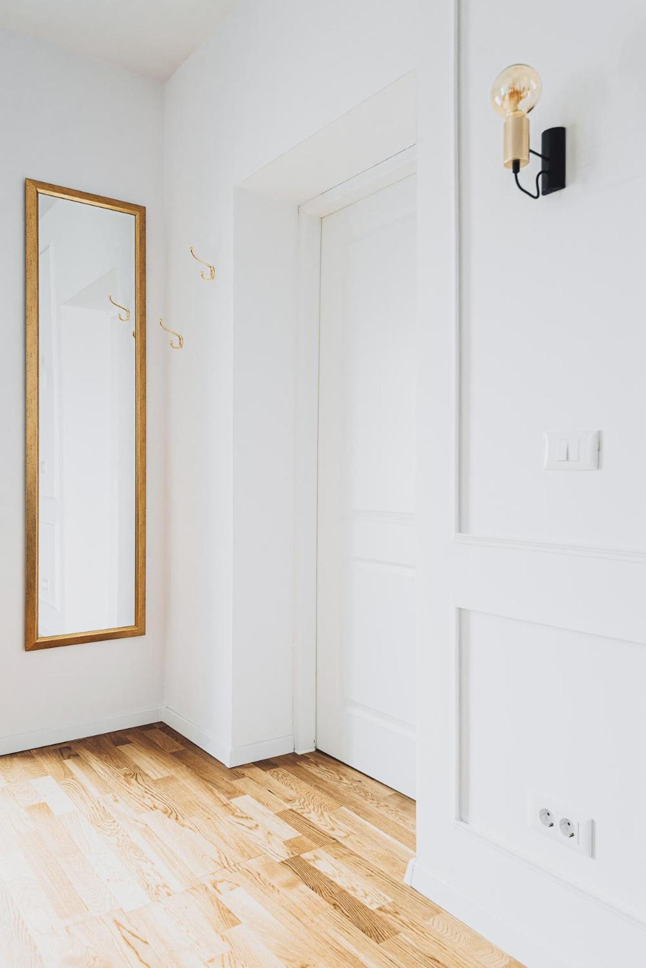 Voya - A Luxury Oasis In The Old Town Apartment Brasov